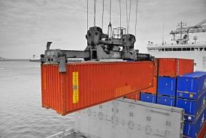 We deliver your sea containers to your customers